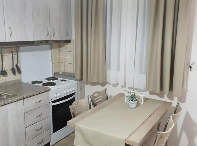 安提戈涅景观公寓 *